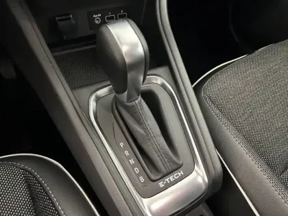 Photo 28 Renault Captur  E-Tech full hybrid 145