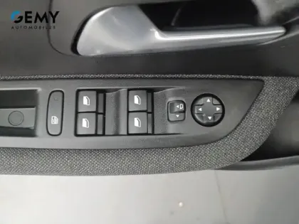 Photo 11 Peugeot 208  Electrique 50 kWh 136ch