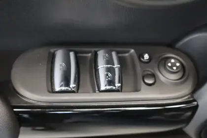 Photo 24 Mini Mini Cabriolet John Cooper Works 231 ch BVA8