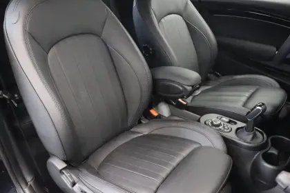 Photo 10 Mini Mini Cabriolet John Cooper Works 231 ch BVA8