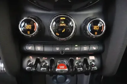 Photo 21 Mini Mini Cabriolet John Cooper Works 231 ch BVA8