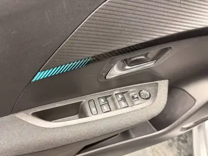 Photo 13 Peugeot 208  PureTech 100 S&S BVM6