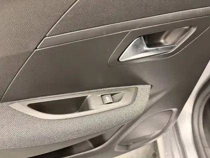 Photo 12 Peugeot 208  PureTech 100 S&S BVM6