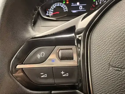 Photo 21 Peugeot 208  PureTech 100 S&S BVM6