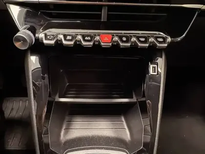 Photo 24 Peugeot 208  PureTech 100 S&S BVM6