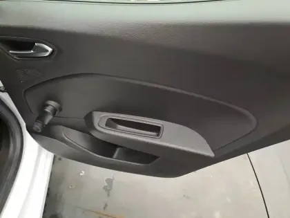 Photo 21 Renault Clio  Blue dCi 85