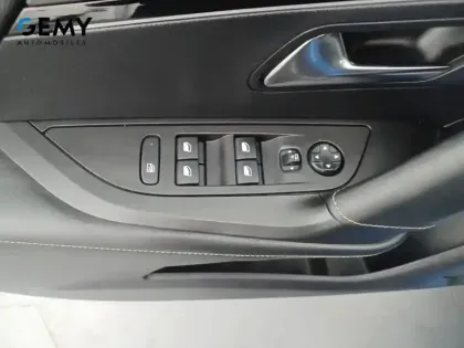 Photo 11 Peugeot 2008  BlueHDi 130 S&S EAT8