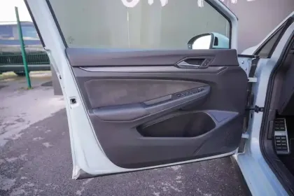 Photo 14 Volkswagen Golf  1.5 eTSI EVO2 150 DSG7