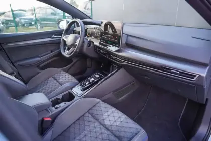 Photo 9 Volkswagen Golf  1.5 eTSI EVO2 150 DSG7