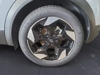 Photo 13 Renault Captur  E-Tech full hybrid 145 ch