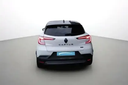 Photo 13 Renault Captur  E-Tech full hybrid 145 ch