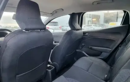 Photo 18 Renault Clio  E-Tech 140