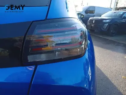 Photo 18 Peugeot 208  Hybrid 100 e-DCS6