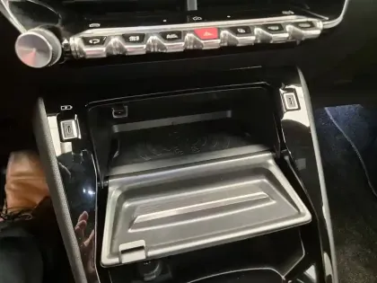 Photo 28 Peugeot 208  PureTech 100 S&S BVM6