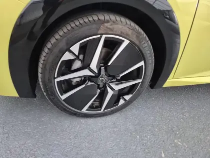 Photo 25 Peugeot 208  PureTech 100 S&S BVM6