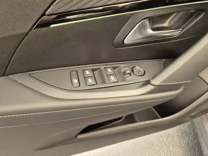 Photo 36 Peugeot 208  PureTech 100 S&S BVM6