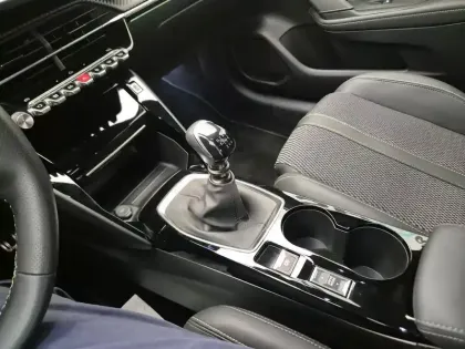 Photo 27 Peugeot 208  PureTech 100 S&S BVM6