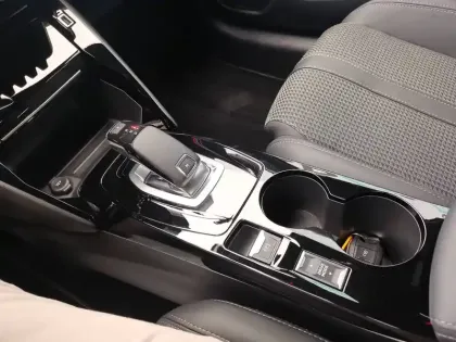 Photo 12 Peugeot 208  PureTech 130 S&S EAT8