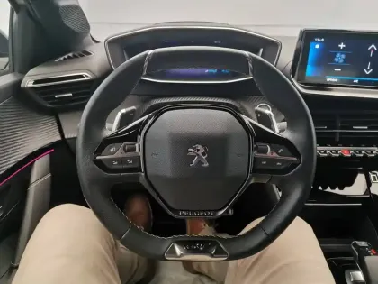 Photo 15 Peugeot 208  PureTech 130 S&S EAT8