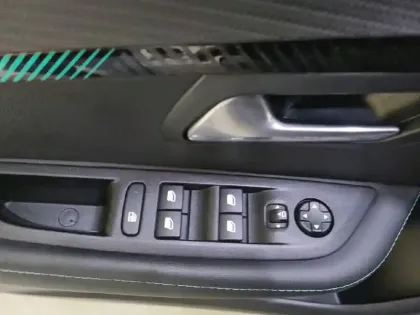 Photo 28 Peugeot 208  PureTech 100 S&S BVM6