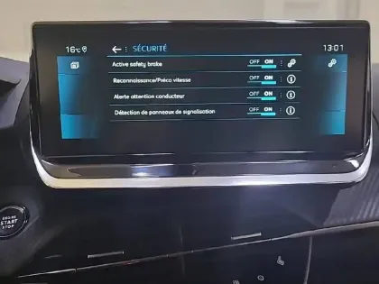 Photo 21 Peugeot 208  PureTech 100 S&S BVM6