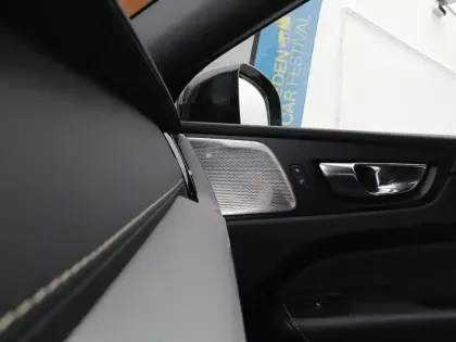 Photo 32 Volvo Xc60  T8 Recharge AWD 310 ch + 145 ch Geartronic 8