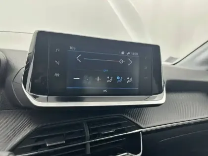 Photo 19 Peugeot 208  PureTech 75 S&S BVM5