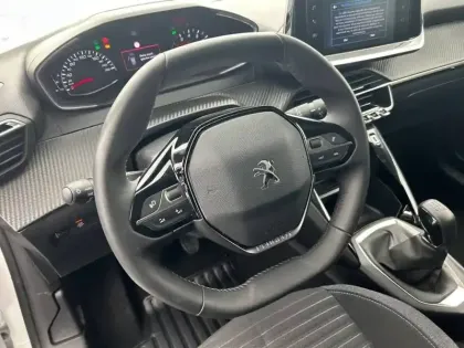 Photo 8 Peugeot 208  PureTech 75 S&S BVM5