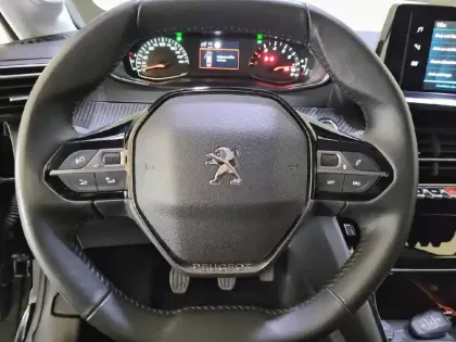 Photo 8 Peugeot 208  BlueHDi 100 S&S BVM6