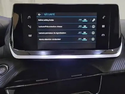 Photo 21 Peugeot 208  BlueHDi 100 S&S BVM6