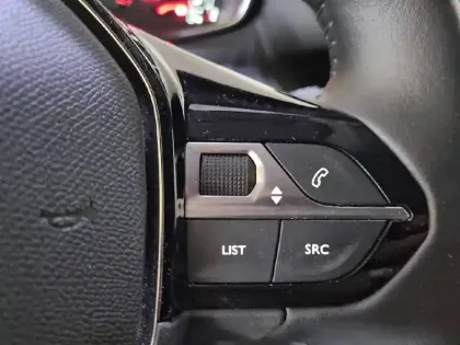 Photo 27 Peugeot 208  BlueHDi 100 S&S BVM6