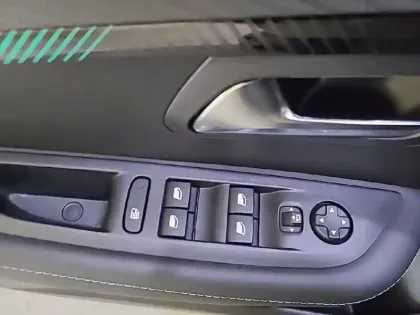 Photo 29 Peugeot 208  BlueHDi 100 S&S BVM6