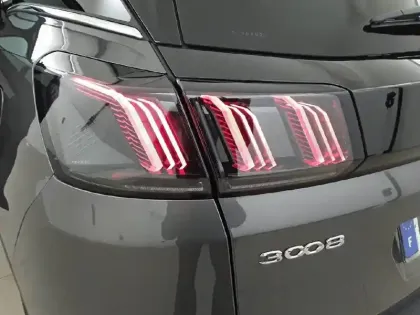 Photo 16 Peugeot 3008  Hybrid 225 e-EAT8
