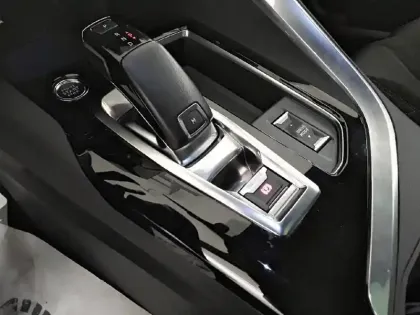 Photo 13 Peugeot 3008  Puretech 130ch S&S EAT8