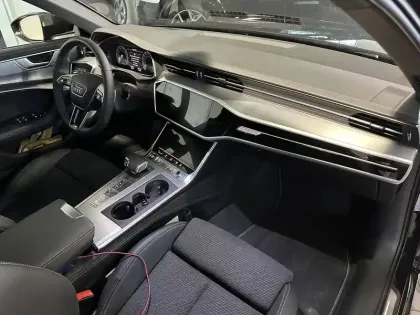 Photo 2 Audi A6  Avant 55 TFSIe 367 ch S tronic 7 Quattro