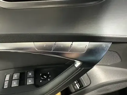 Photo 18 Audi A6  Avant 55 TFSIe 367 ch S tronic 7 Quattro