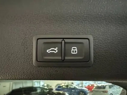 Photo 24 Audi A6  Avant 55 TFSIe 367 ch S tronic 7 Quattro