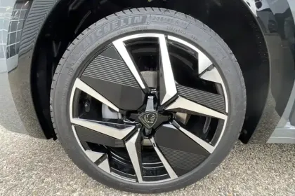 Photo 25 Peugeot 208  Hybrid 110 e-DCS6