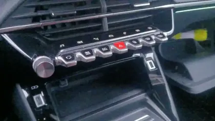 Photo 26 Peugeot 2008  Electrique 136 ch