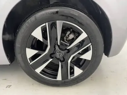 Photo 15 Peugeot 208  Hybrid 100 e-DCS6