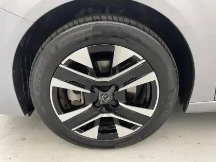 Photo 16 Peugeot 208  Hybrid 100 e-DCS6