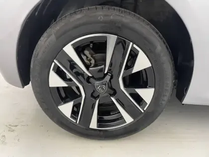 Photo 18 Peugeot 208  Hybrid 100 e-DCS6