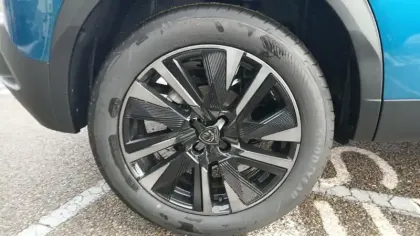 Photo 80 Peugeot 2008  Hybrid 145 e-DCS6