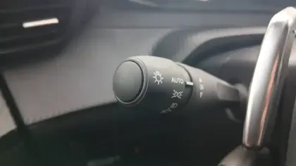 Photo 58 Peugeot 2008  Hybrid 145 e-DCS6