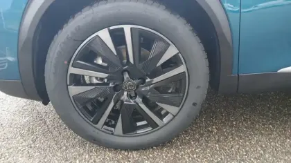 Photo 122 Peugeot 2008  Hybrid 145 e-DCS6