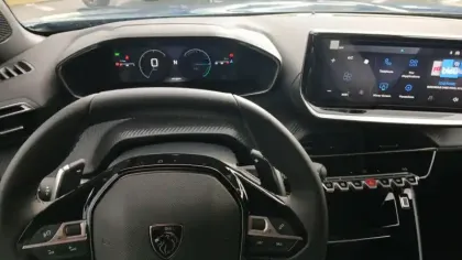 Photo 83 Peugeot 2008  Hybrid 145 e-DCS6