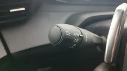 Photo 42 Peugeot 2008  Hybrid 145 e-DCS6