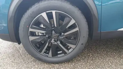 Photo 61 Peugeot 2008  Hybrid 145 e-DCS6