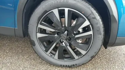 Photo 79 Peugeot 2008  Hybrid 145 e-DCS6