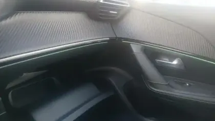 Photo 87 Peugeot 2008  PureTech 130 S&S EAT8